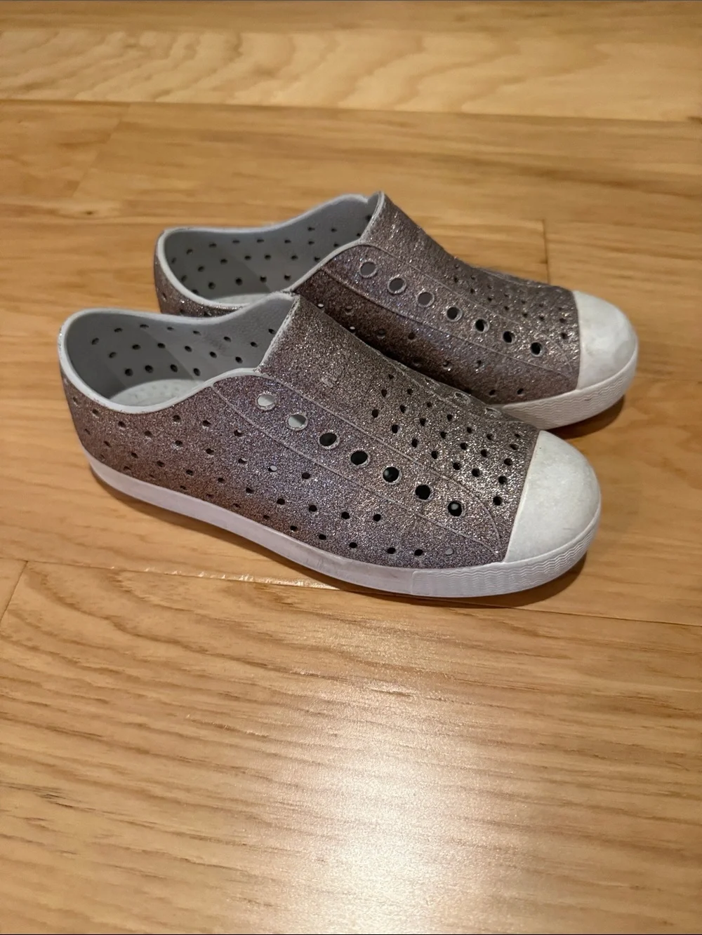 Native kids Glitter Slip-On Sneakers in silver